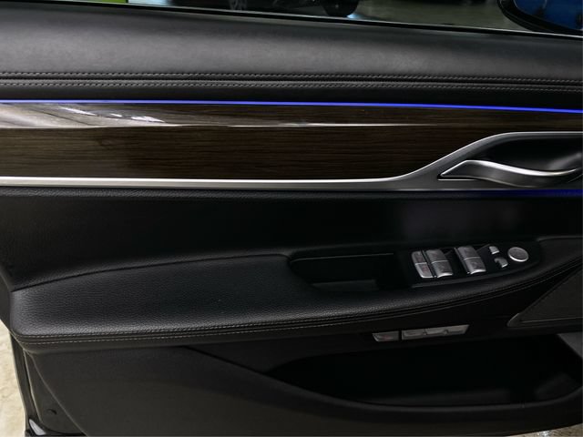 Used 2018 BMW 740i xDrive AWD/4WD image 26
