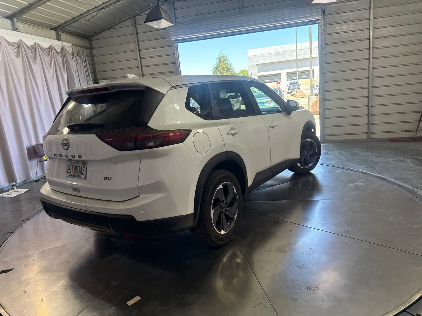Used 2024 Nissan Rogue SV FWD image 5