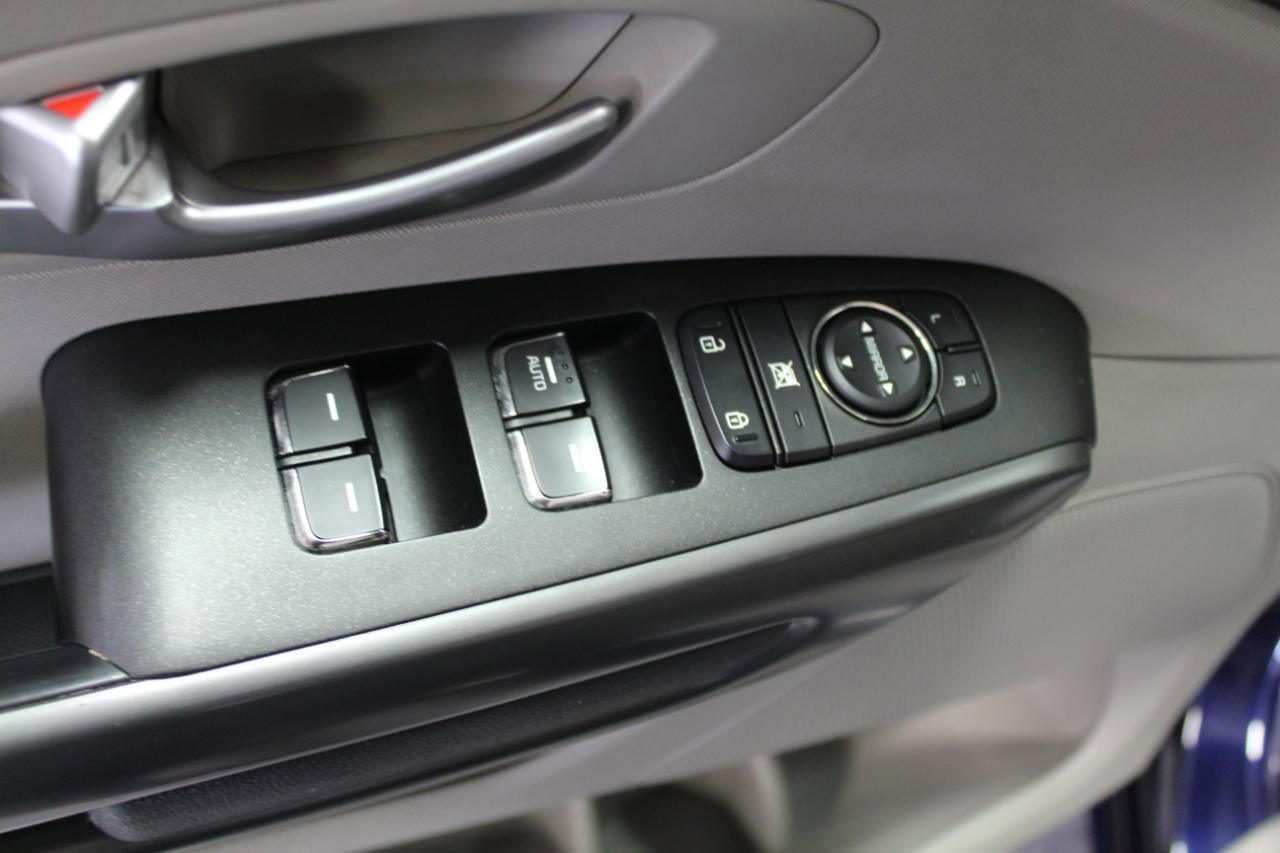 Used 2019 Kia Sedona LX image 19