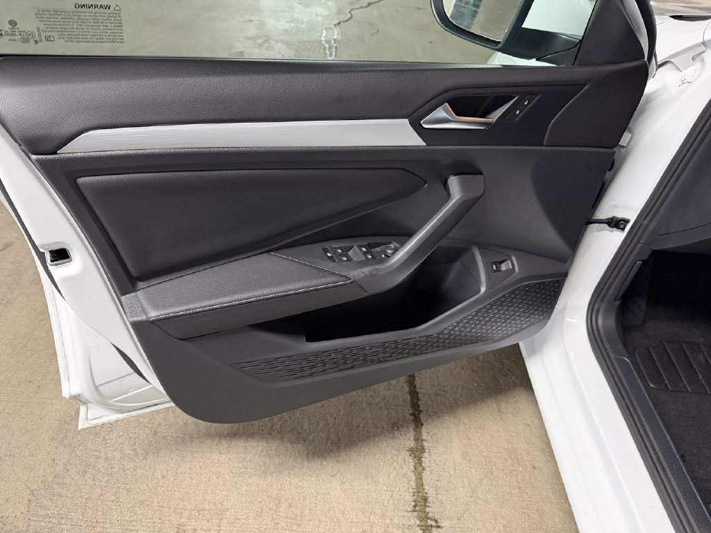 Certified 2025 Volkswagen Jetta S FWD image 11