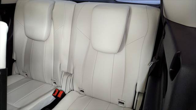 Used 2021 Mercedes-Benz GLB 250 w/ Premium Package image 18