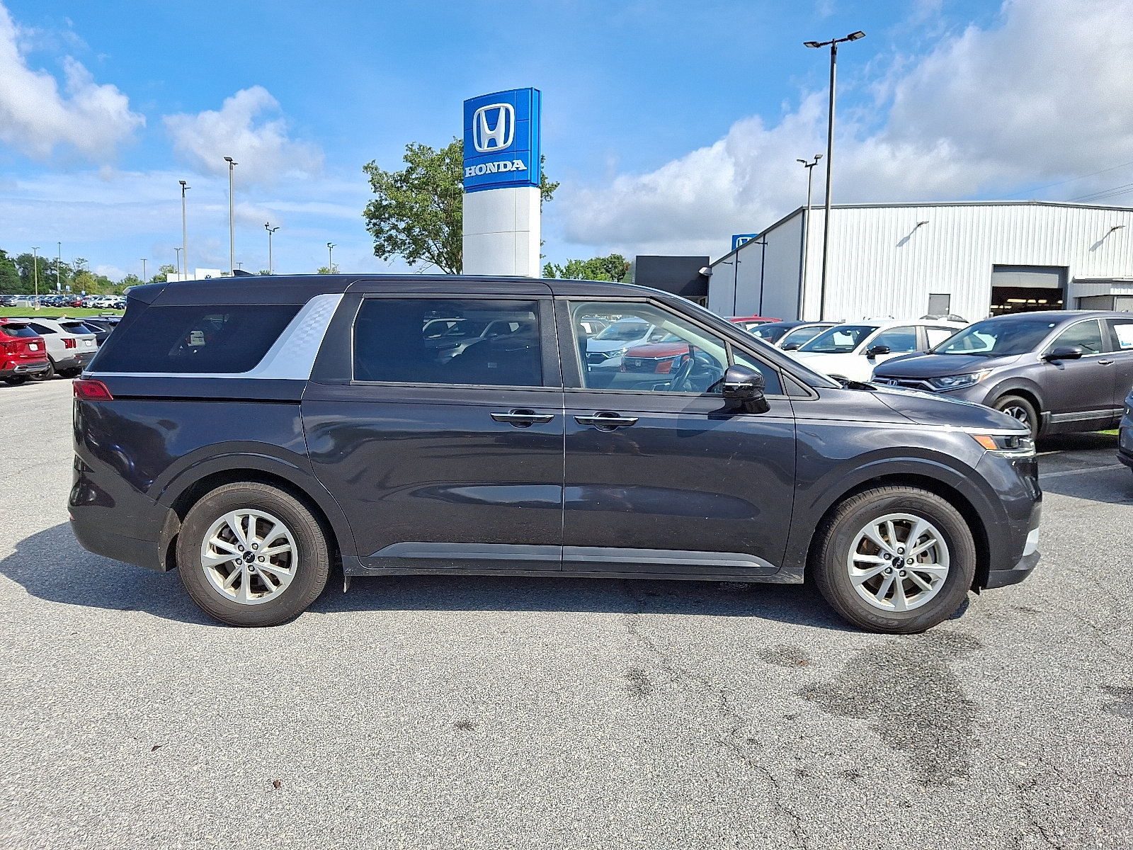 Certified 2024 Kia Carnival LX FWD image 7