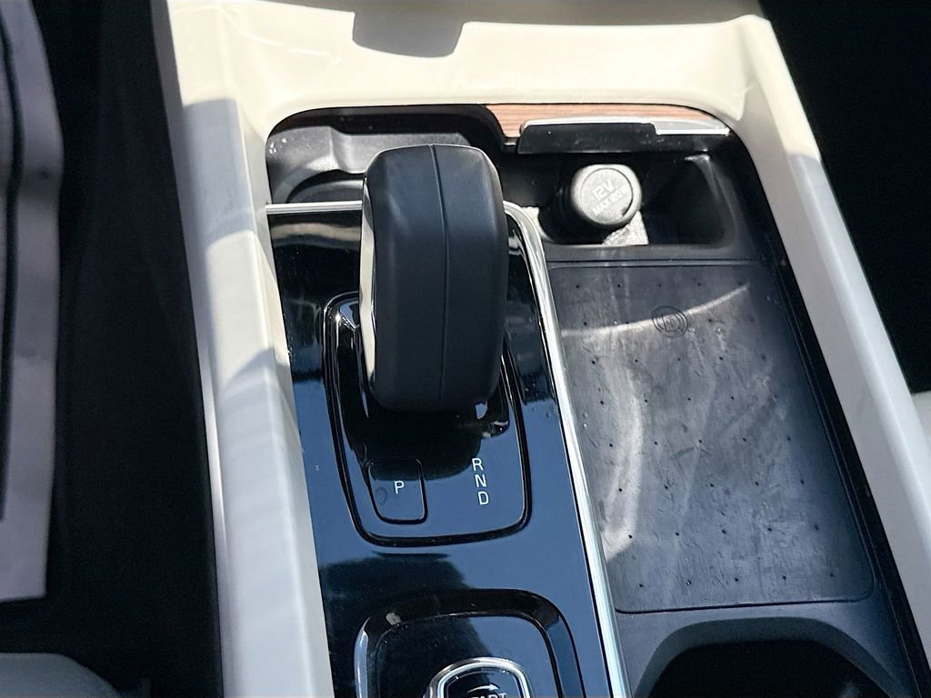 Used 2022 Volvo XC60 B5 Momentum w/ Climate Package image 17