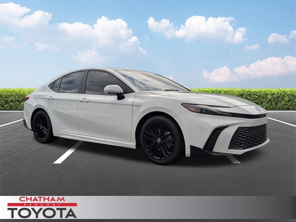 Certified 2025 Toyota Camry SE FWD image 1