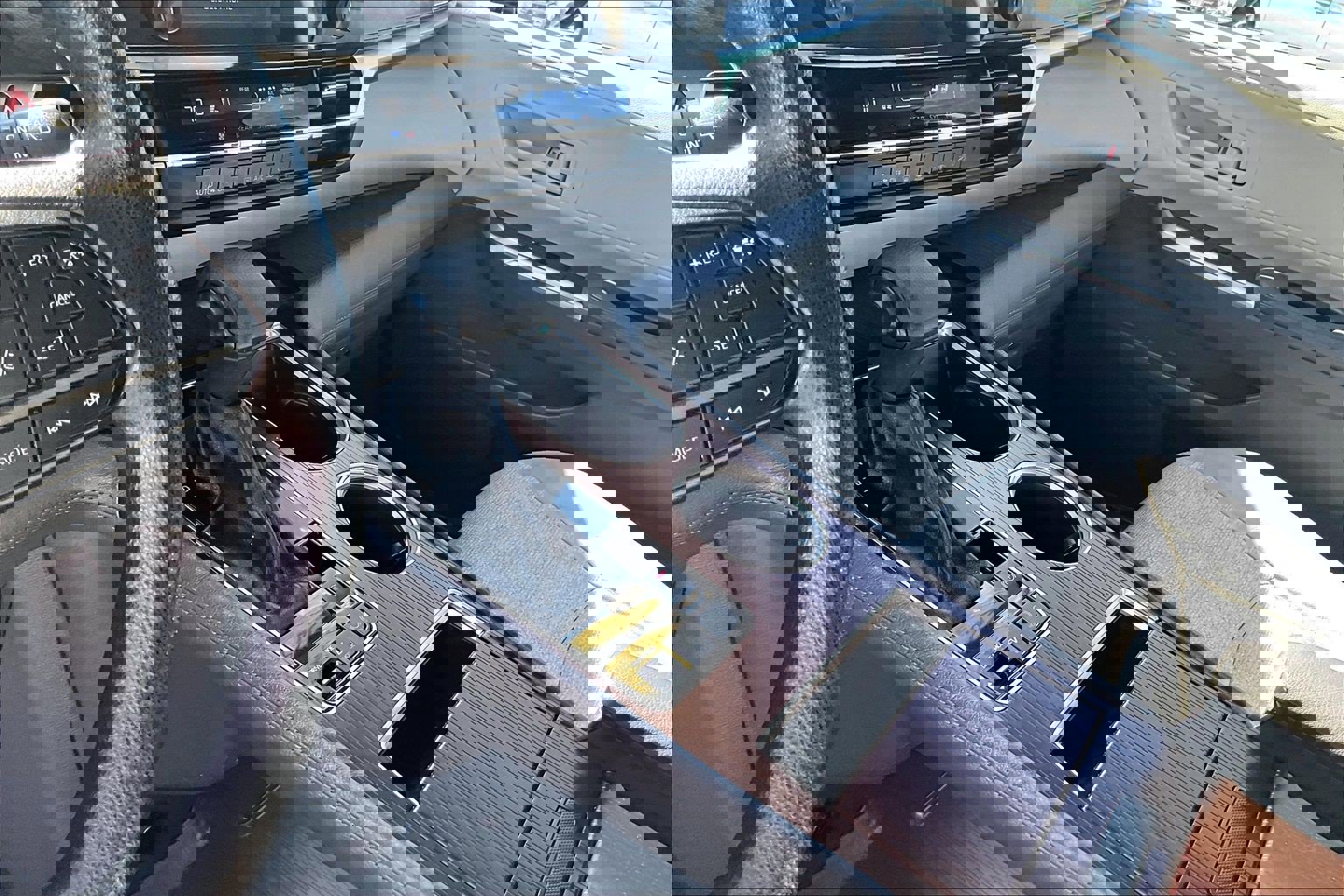 Used 2024 Toyota Sienna LE image 16