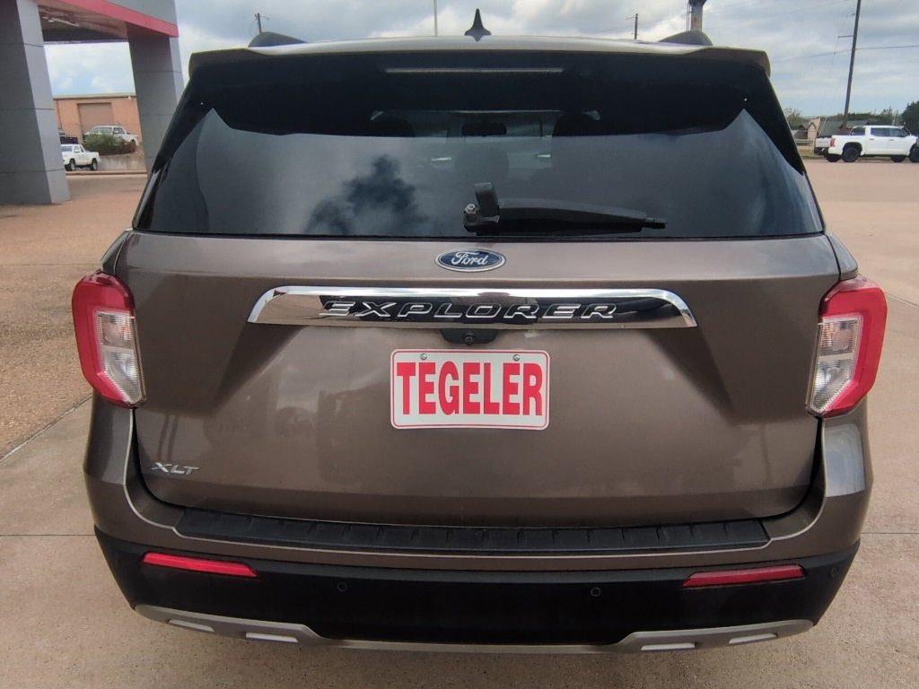 Used 2021 Ford Explorer XLT w/ Equipment Group 202A image 6