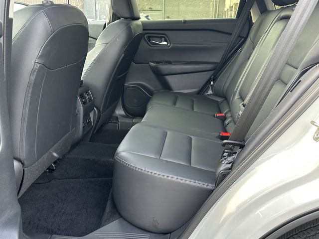 Certified 2025 Nissan Rogue SL w/ Tech Package FWD image 23