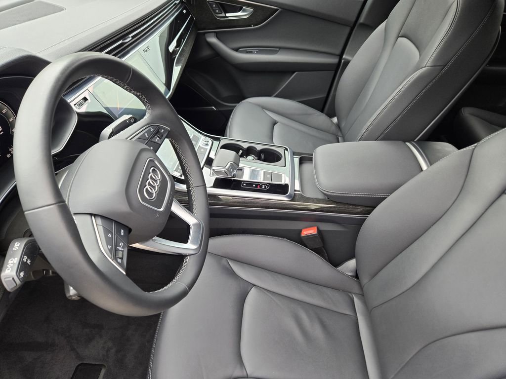 Certified 2025 Audi Q7 2.0T Premium Plus w/ Convenience Plus Package AWD/4WD image 17