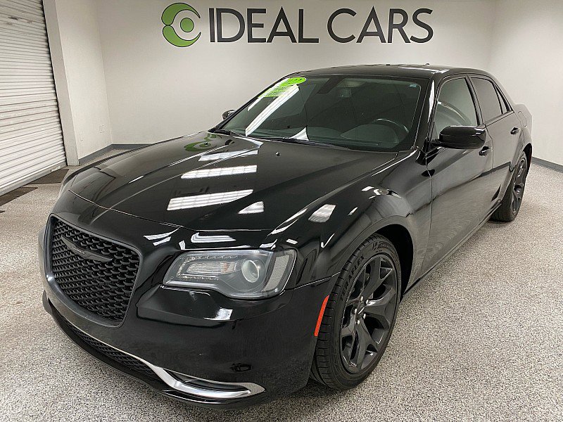 Used 2022 Chrysler 300 Touring w/ Sport Appearance Package image 1