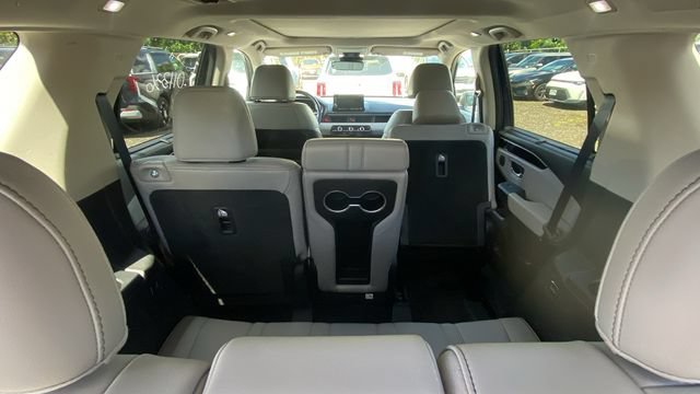 Used 2024 Honda Pilot Touring image 10