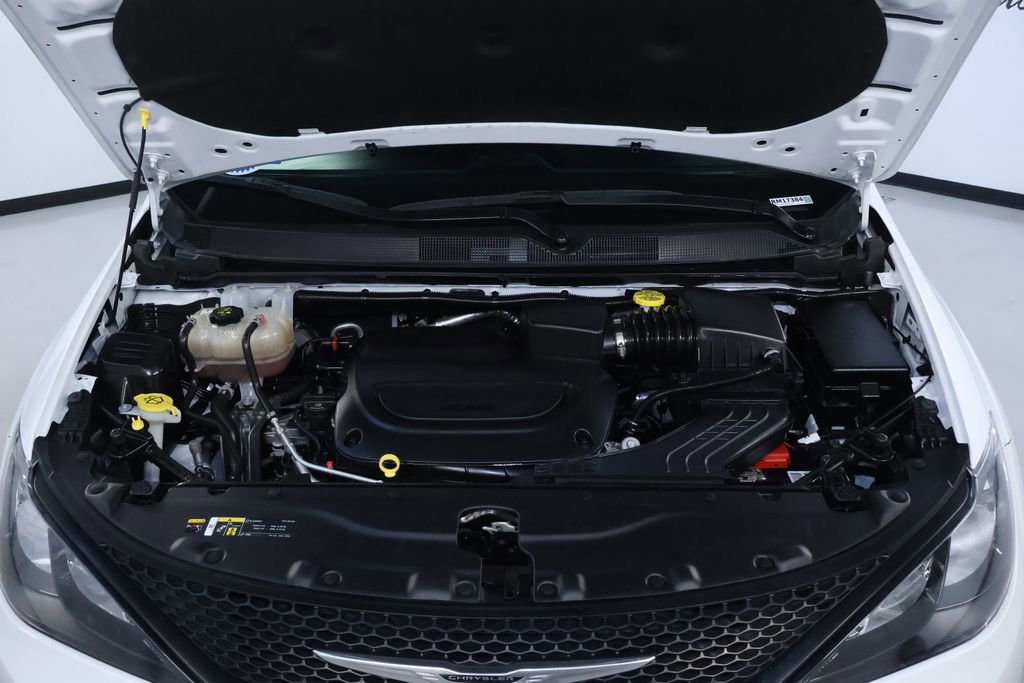 Used 2023 Chrysler Voyager LX image 34