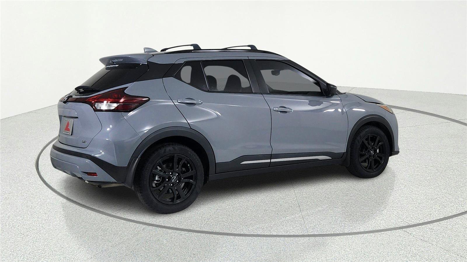 Used 2022 Nissan Kicks SR w/ Interior Electronics Package FWD image 5