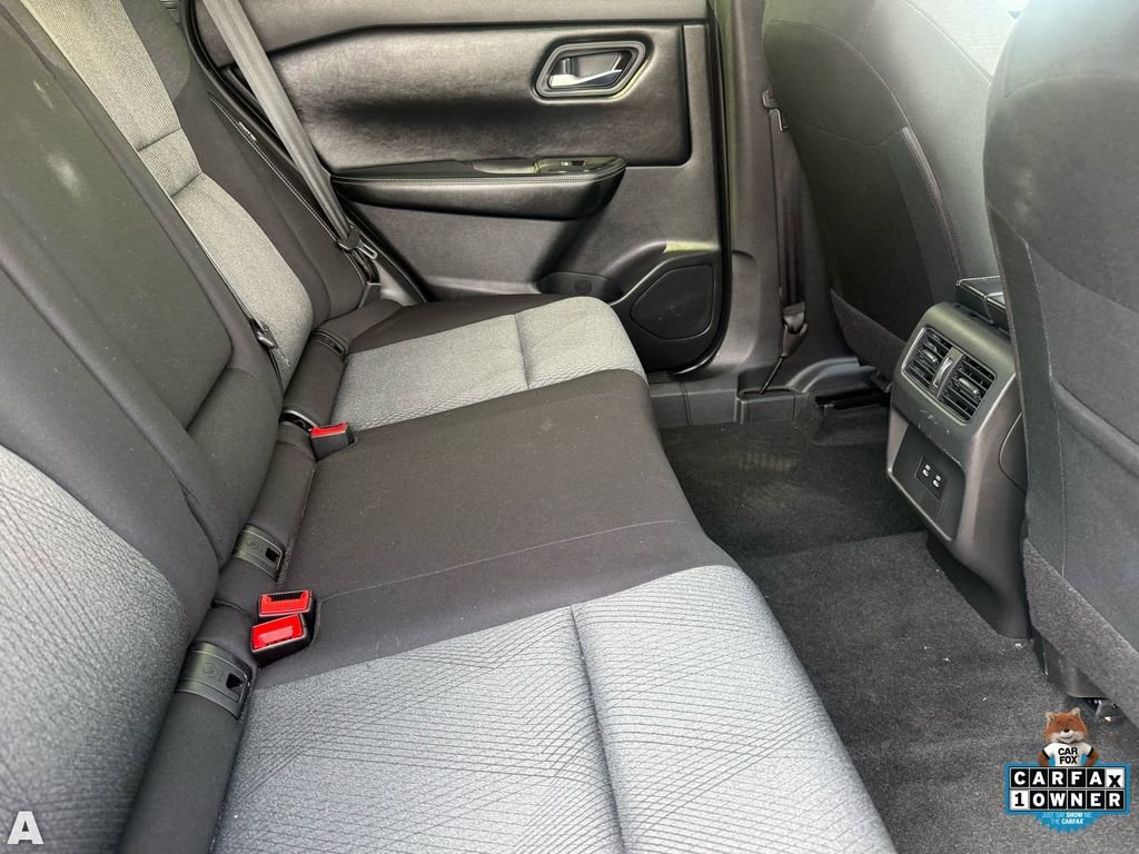 Used 2025 Nissan Rogue SV image 28