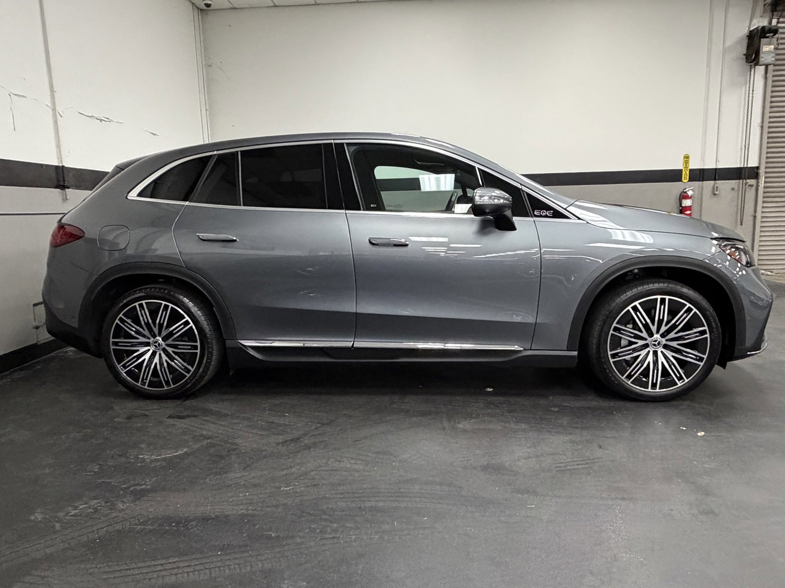 Used 2025 Mercedes-Benz EQE 350+ SUV image 5