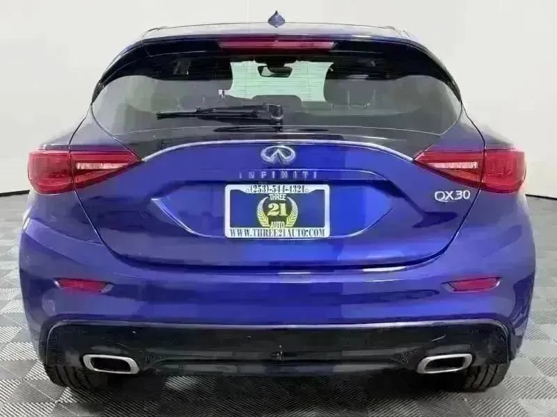 Used 2017 INFINITI QX30 FWD image 9