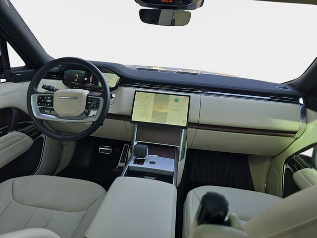 Certified 2024 Land Rover Range Rover SE image 9
