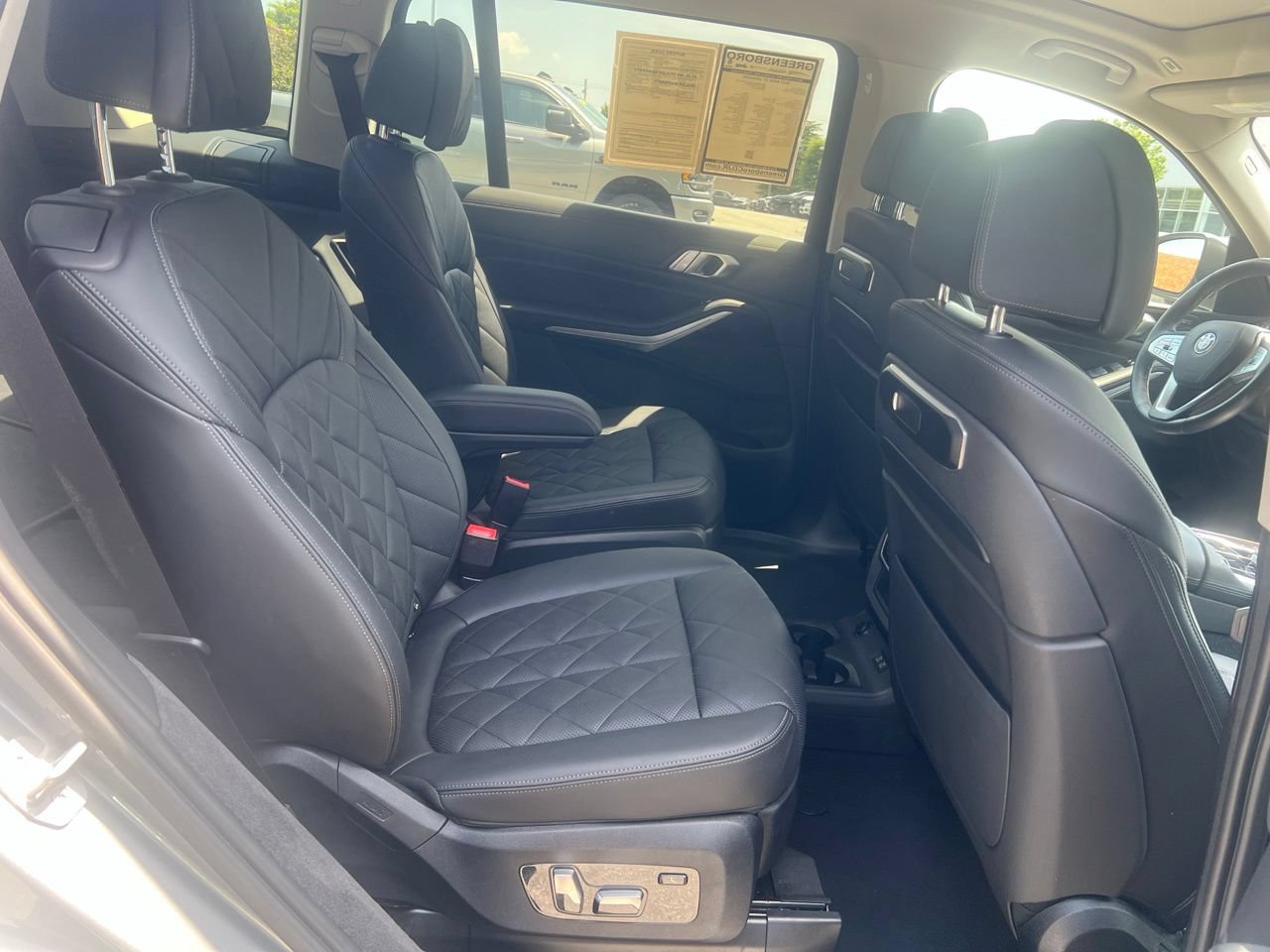 Used 2023 BMW X7 xDrive40i w/ Parking Assistance Package AWD/4WD image 19