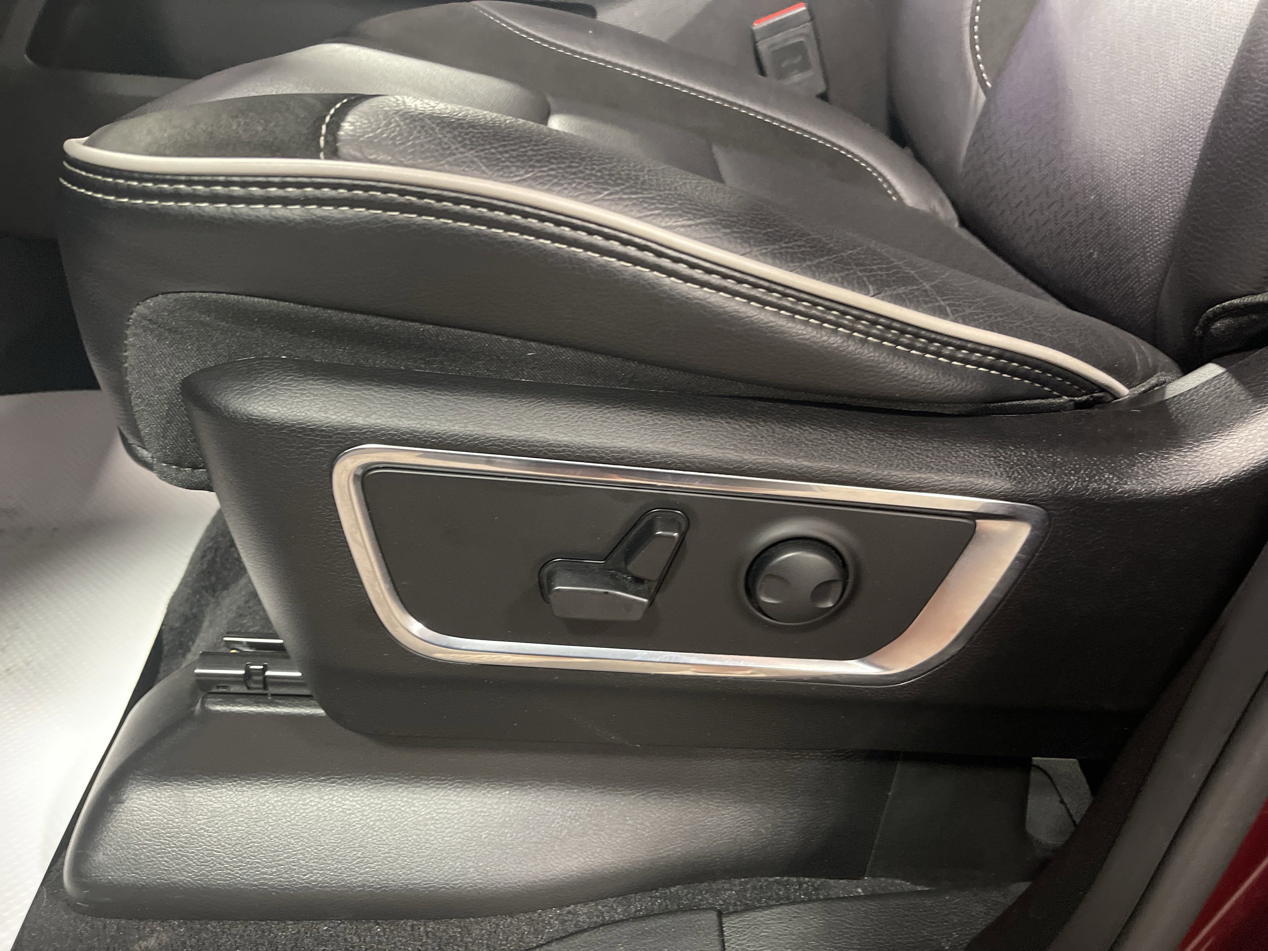 Used 2025 RAM 1500 Laramie w/ Sport Appearance Package image 13