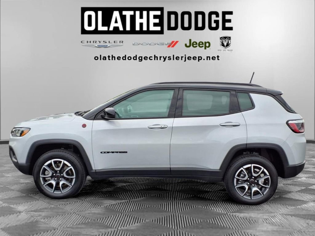 Used 2025 Jeep Compass Trailhawk AWD/4WD image 20