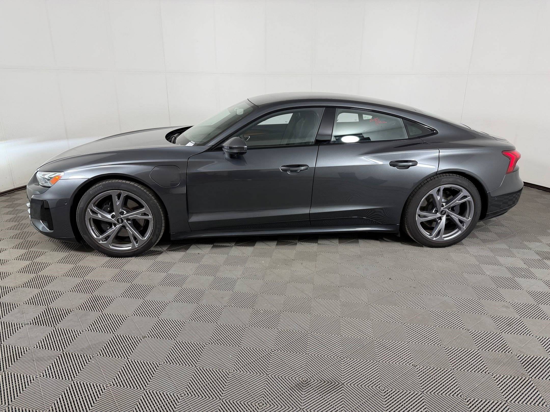 Used 2023 Audi e-tron GT Prestige w/ Prestige Package AWD/4WD image 2