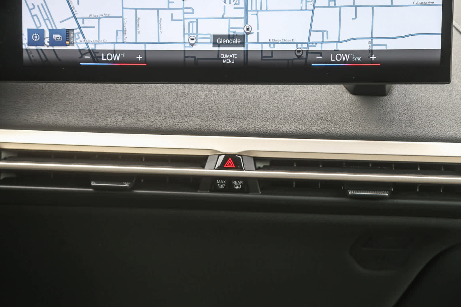 Used 2023 BMW iX xDrive50 w/ Sport Package image 10