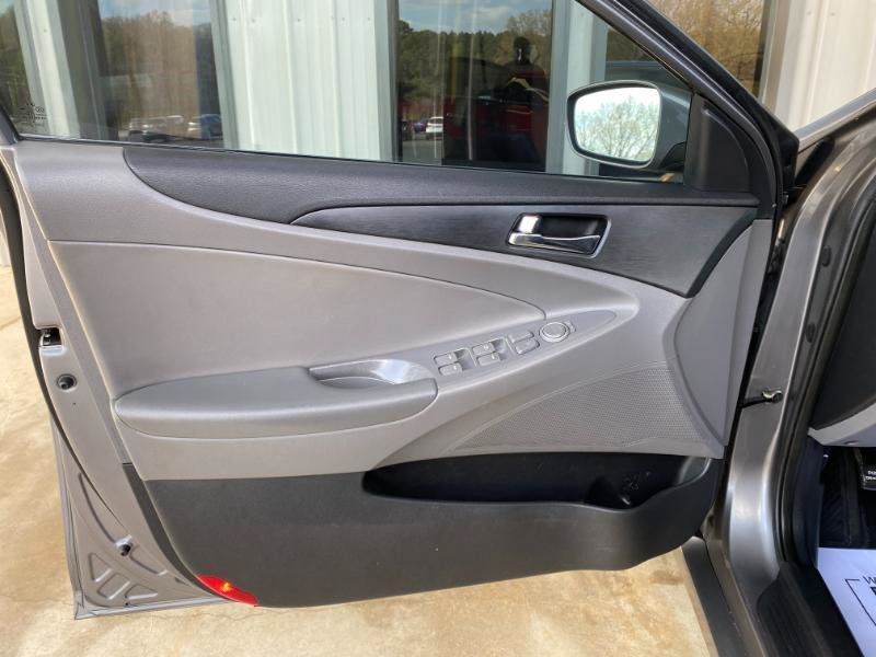 Used 2011 Hyundai Sonata SE FWD image 12