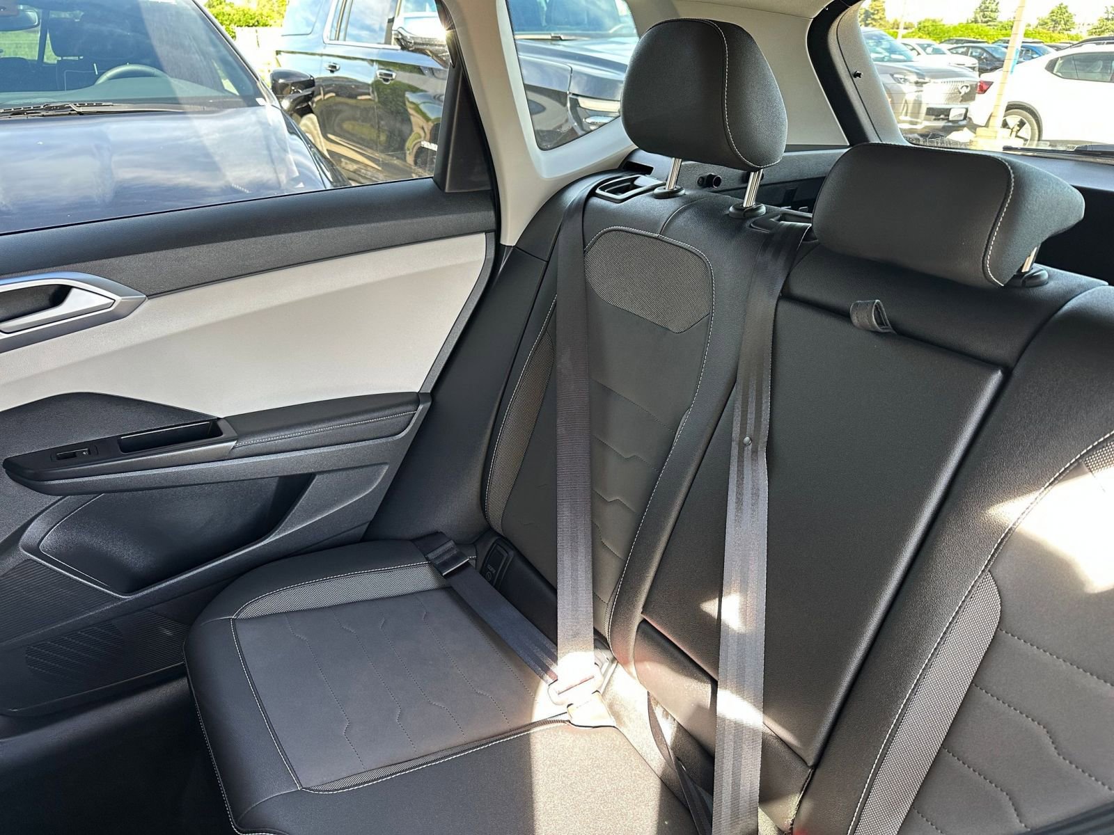 Used 2025 Volkswagen Taos SE image 40