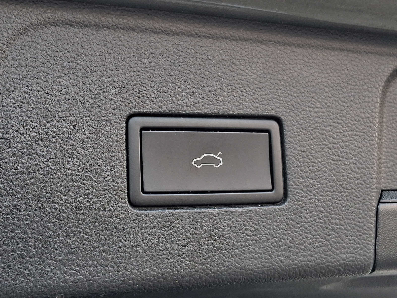 Certified 2024 Volkswagen Atlas Peak Edition SE AWD/4WD image 27