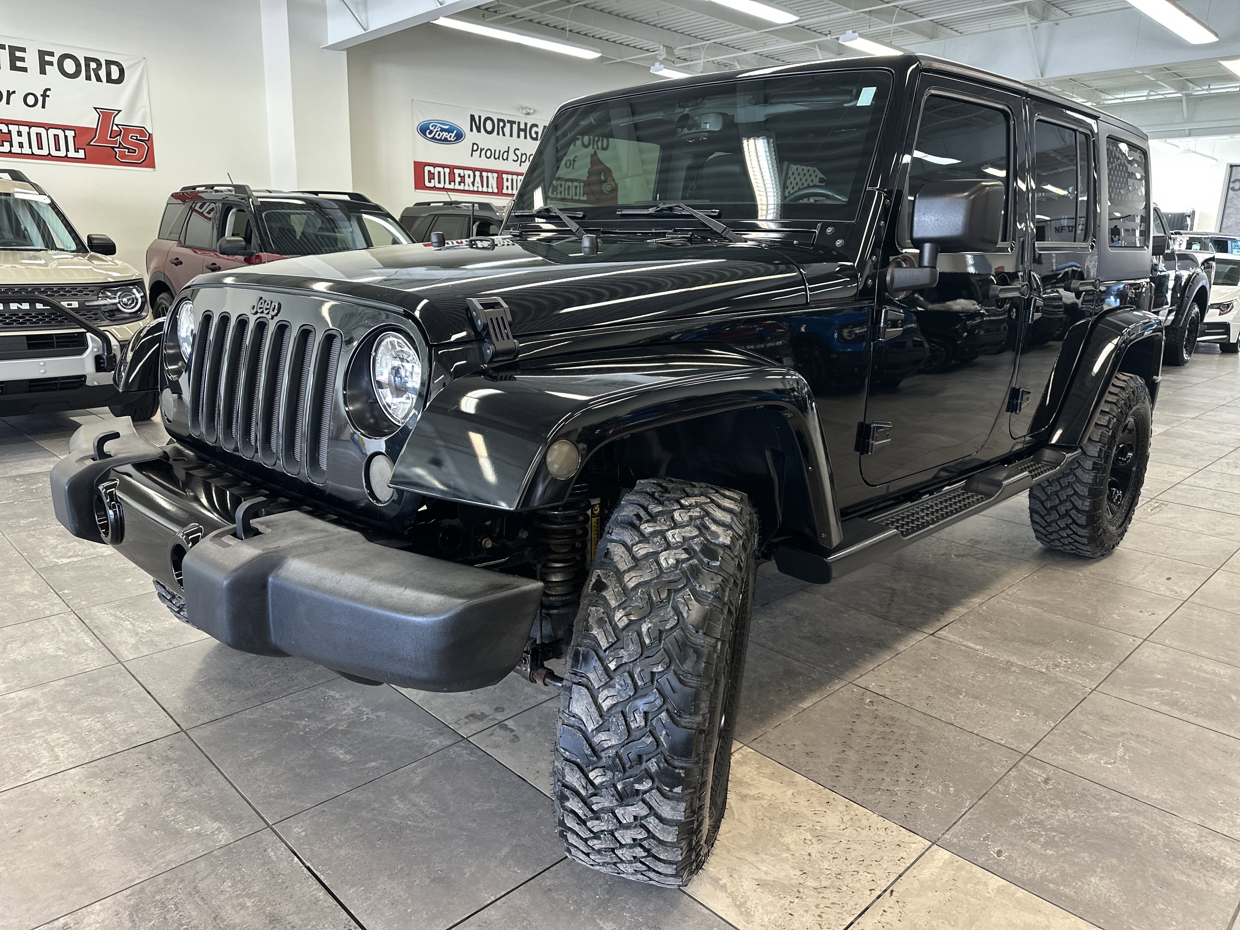 Used 2016 Jeep Wrangler Unlimited Sahara w/ Dual Top Group image 16