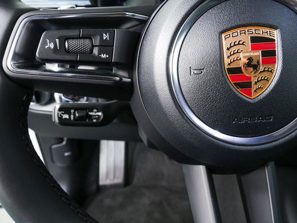 Certified 2026 Porsche Macan Turbo AWD/4WD image 10