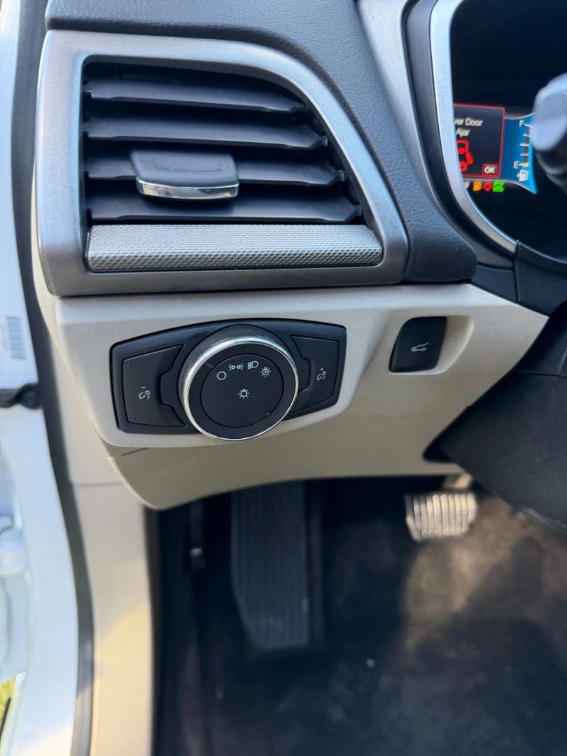 Used 2019 Ford Fusion SE image 15