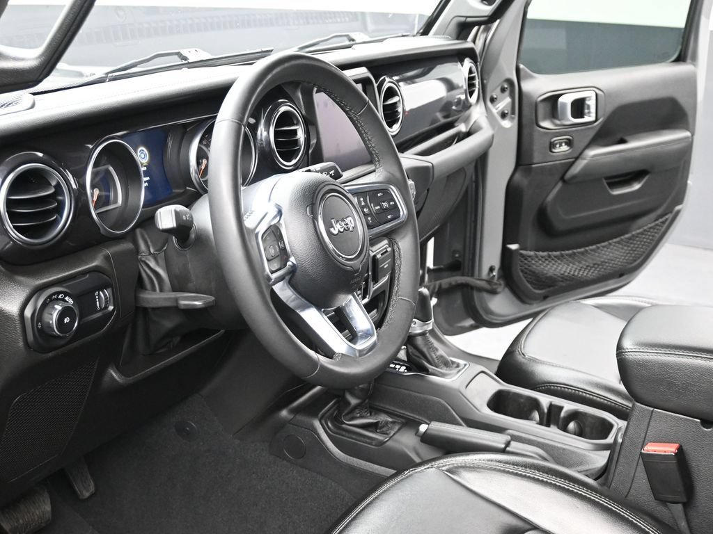 Used 2023 Jeep Wrangler Unlimited Sahara AWD/4WD image 13