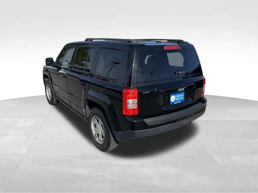 Used 2016 Jeep Patriot Sport w/ Power Value Group FWD image 4