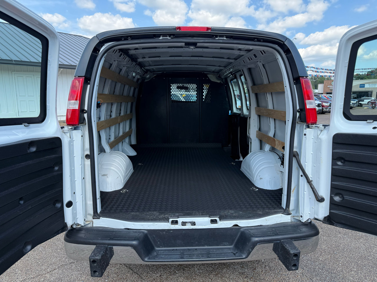 Used 2023 GMC Savana 2500 w/ Driver Convenience Package image 7