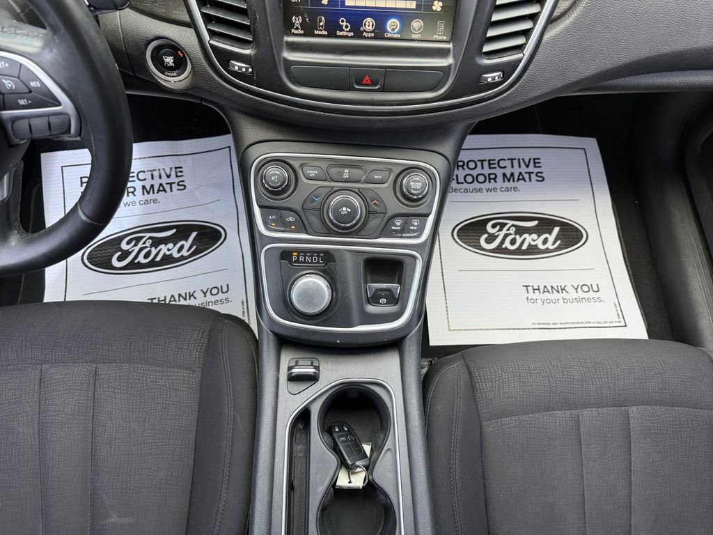 Used 2015 Chrysler 200 Limited w/ Convenience Group image 11