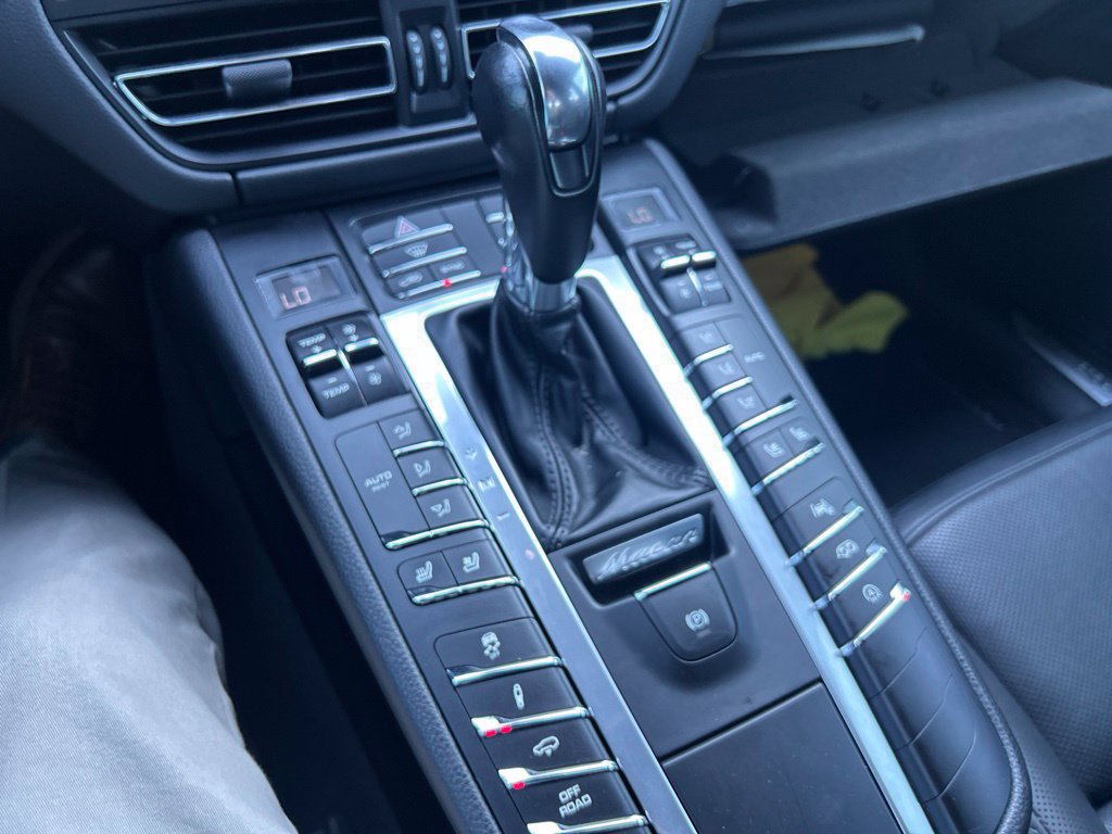 Used 2020 Porsche Macan Turbo AWD/4WD image 21