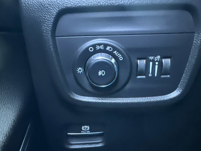 Used 2025 Jeep Grand Cherokee Summit w/ Obsidian Package image 24