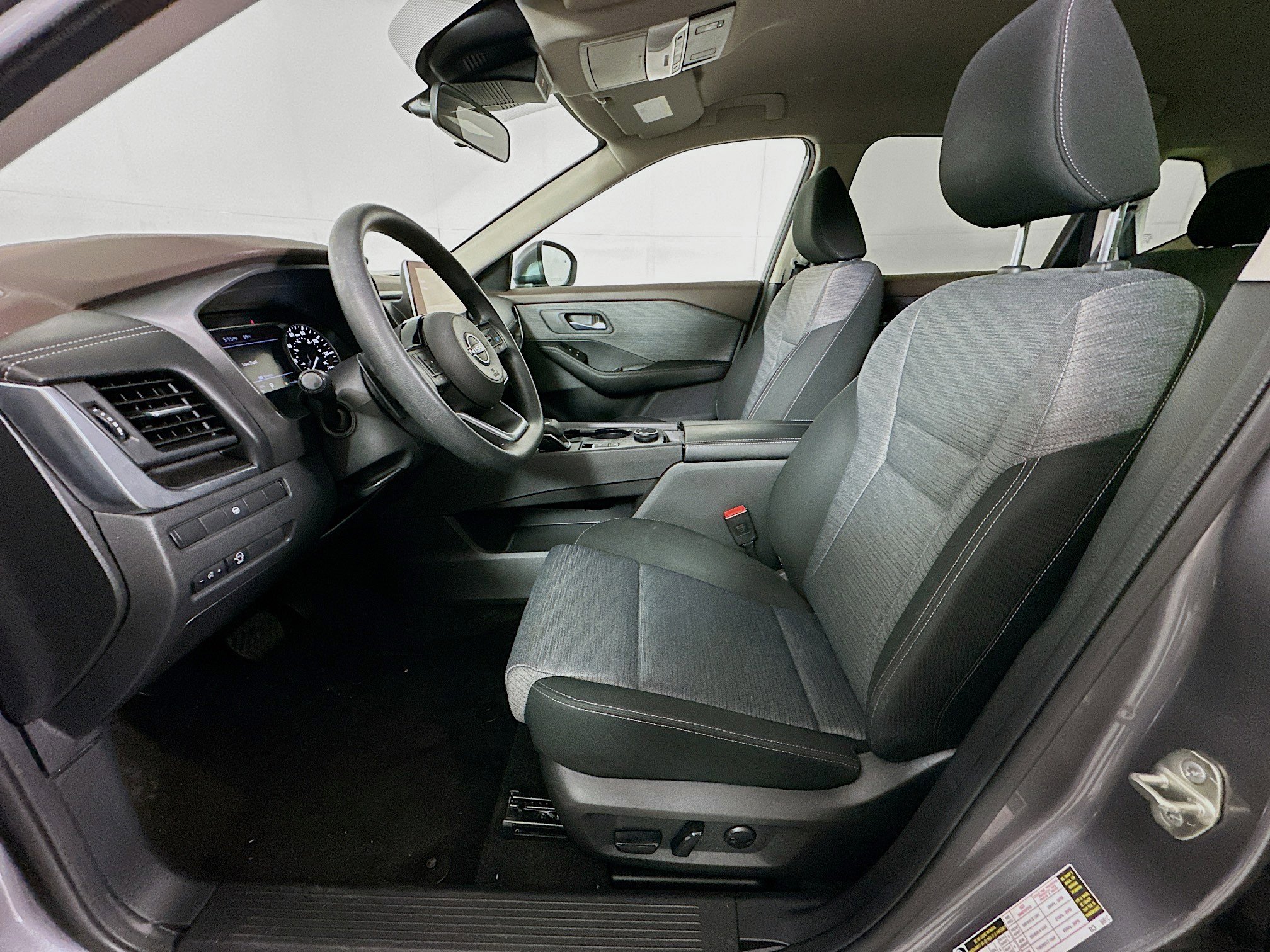 Used 2023 Nissan Rogue SV image 13