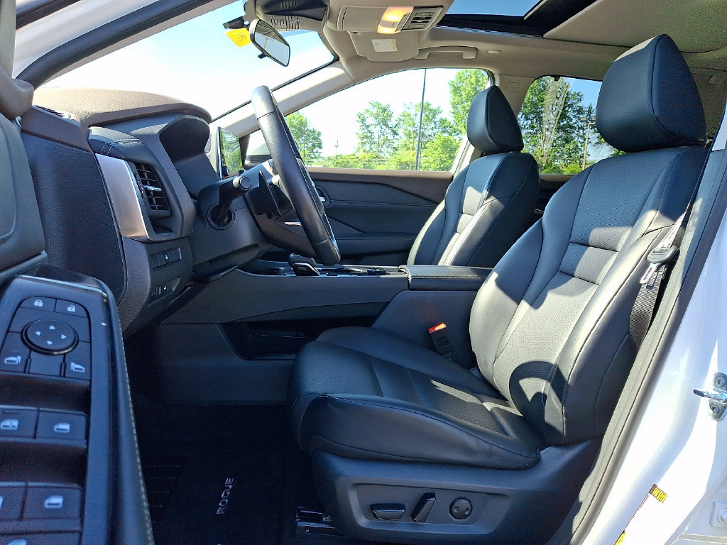 Certified 2023 Nissan Rogue SV w/ SV Premium B Package AWD/4WD image 14
