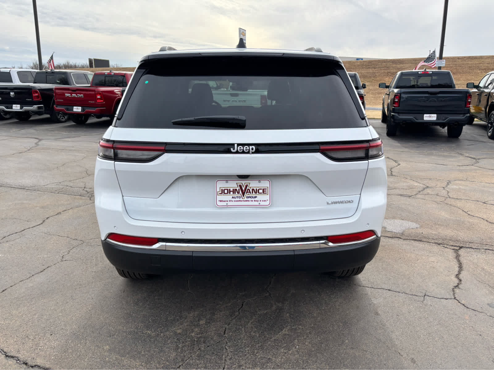 Used 2025 Jeep Grand Cherokee Laredo RWD image 7