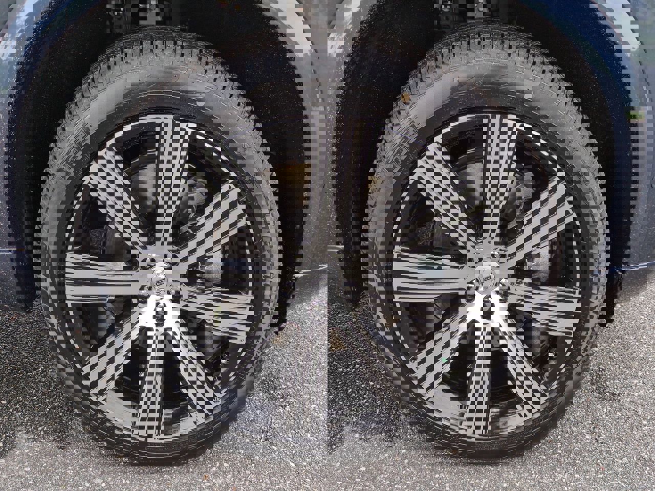 New 2025 Volvo XC90 T8 Plus w/ Protection Package Premier image 11