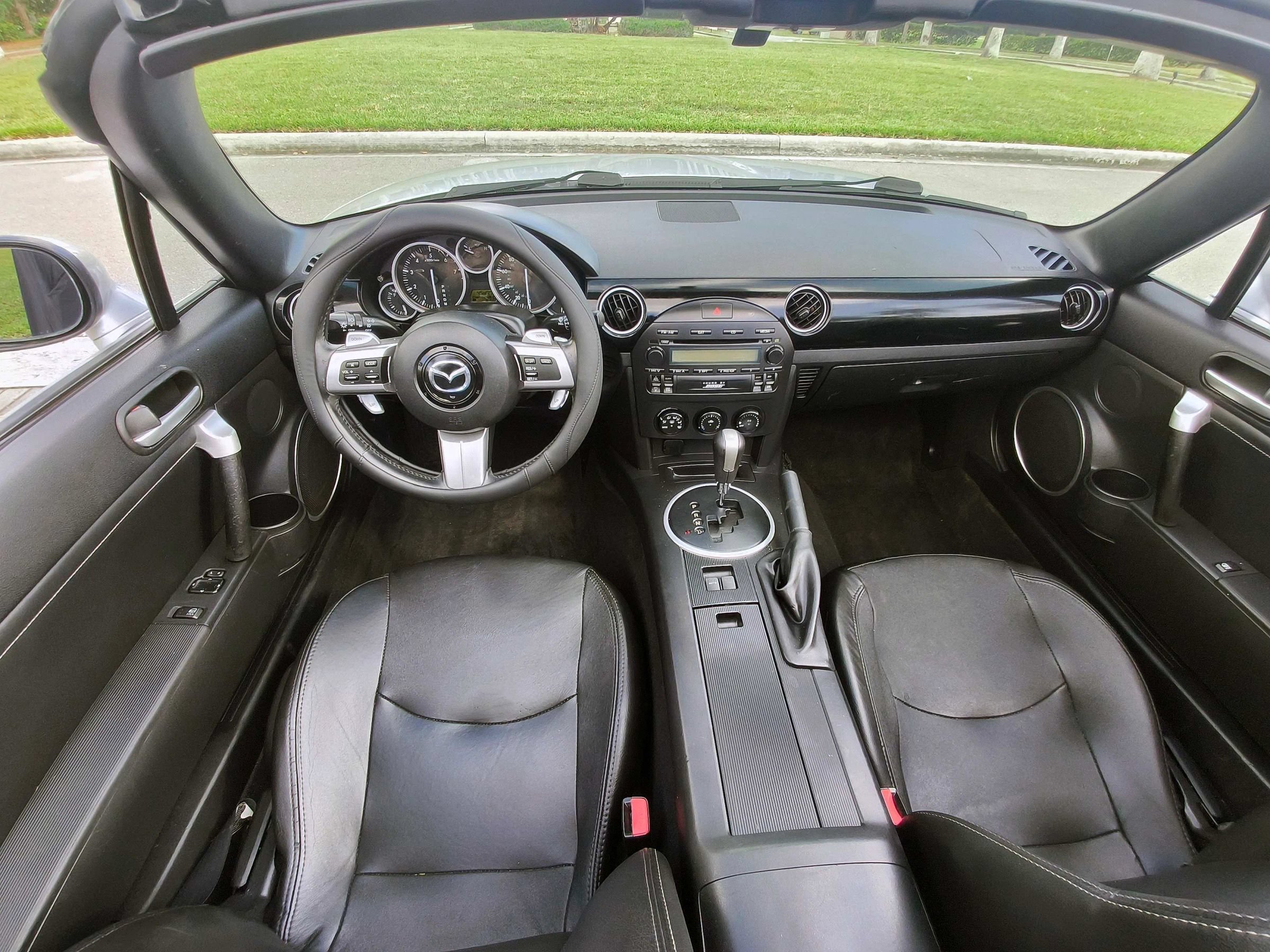 Used 2006 MAZDA MX-5 Miata Grand Touring RWD image 12
