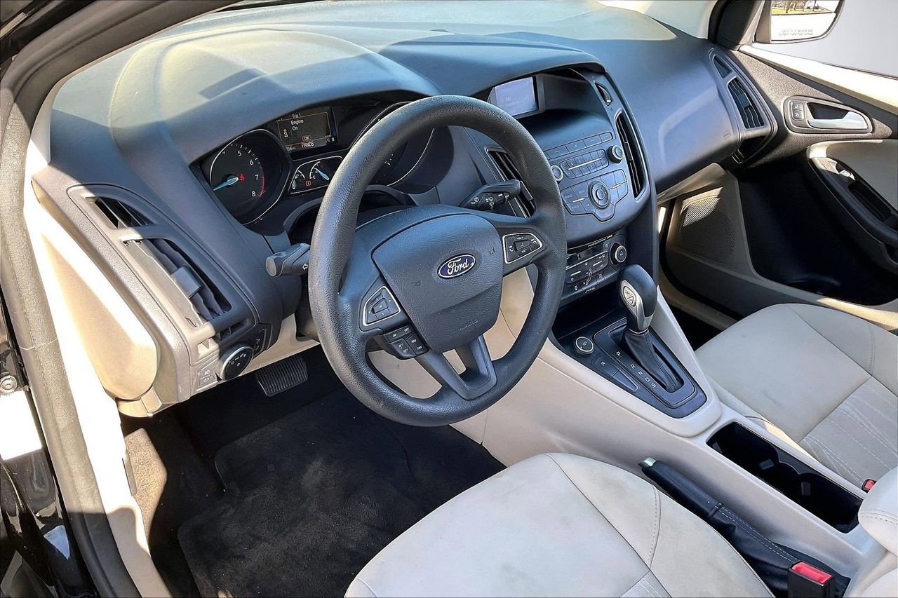 Used 2018 Ford Focus SE w/ SE Appearance Package image 18