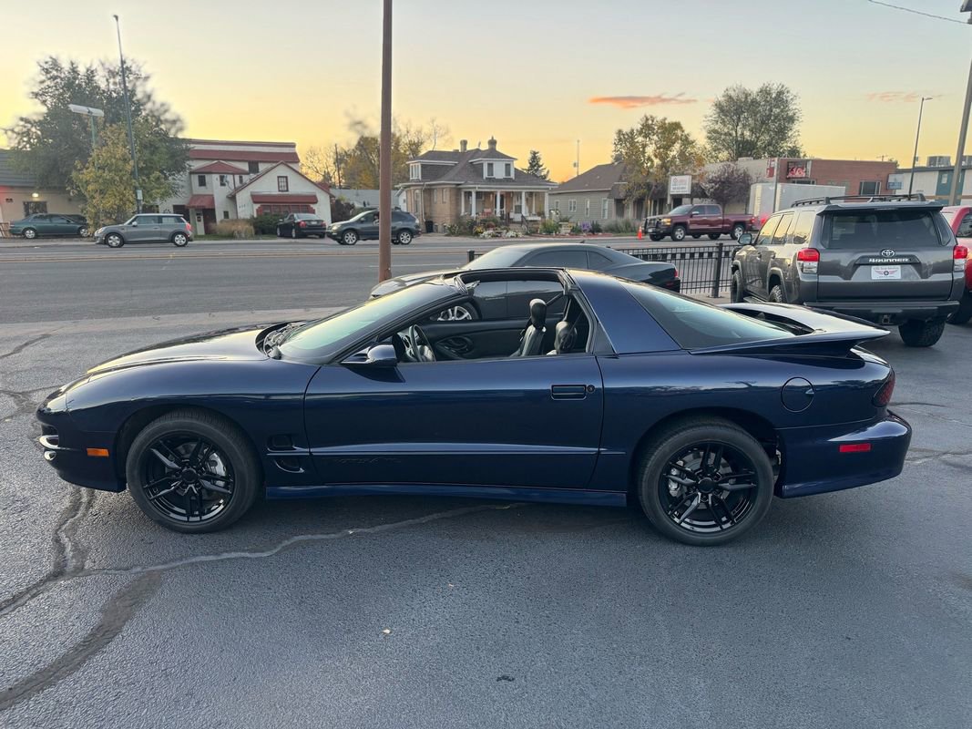 Used 2000 Pontiac Firebird Formula w/ Security Pkg RWD image 5