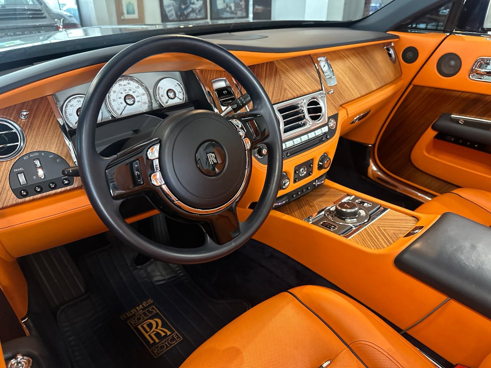 Used 2016 Rolls-Royce Dawn RWD image 12