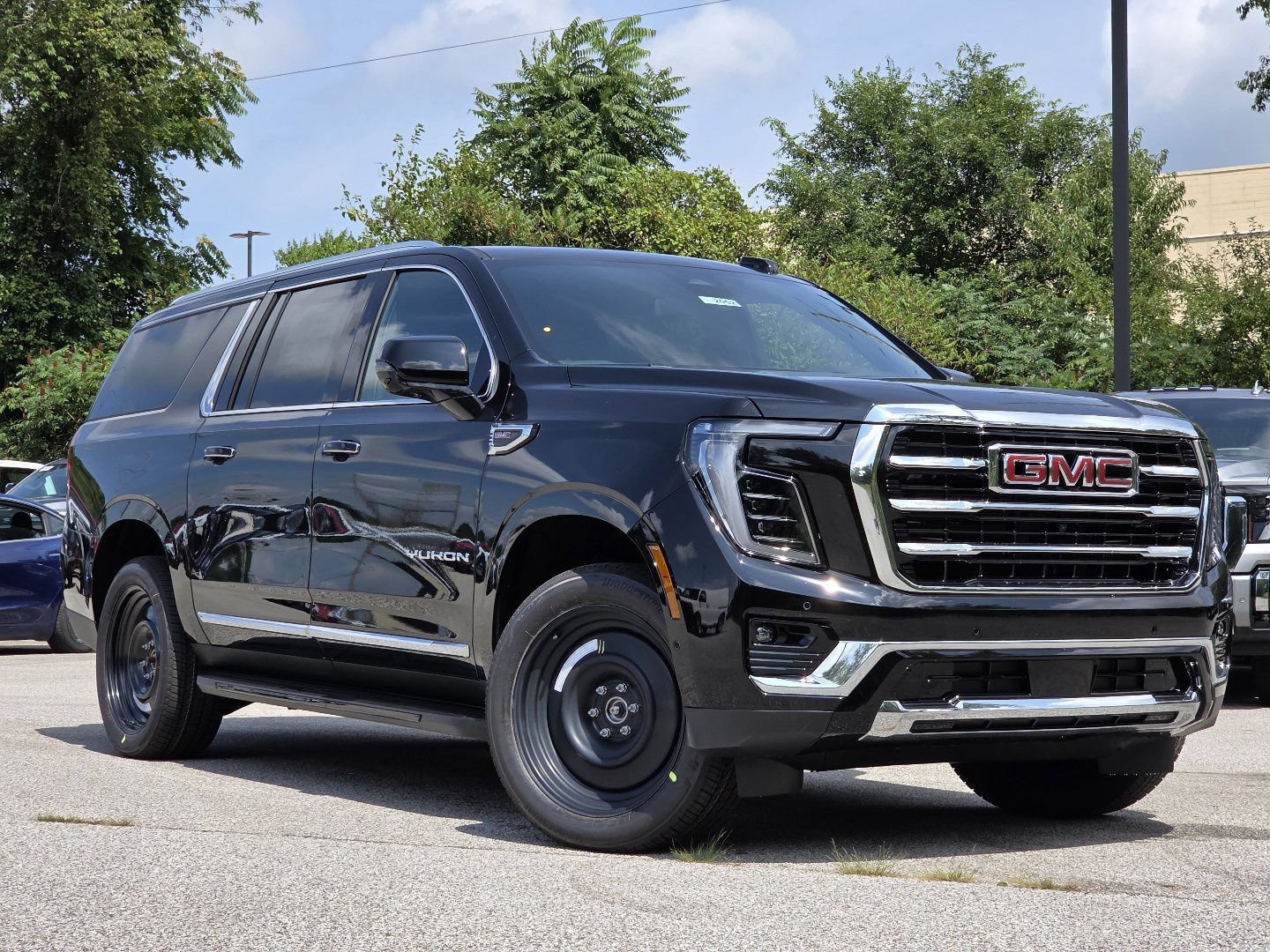 New 2026 GMC Yukon XL Elevation w/ LPO, Elevation Black Package AWD/4WD image 3