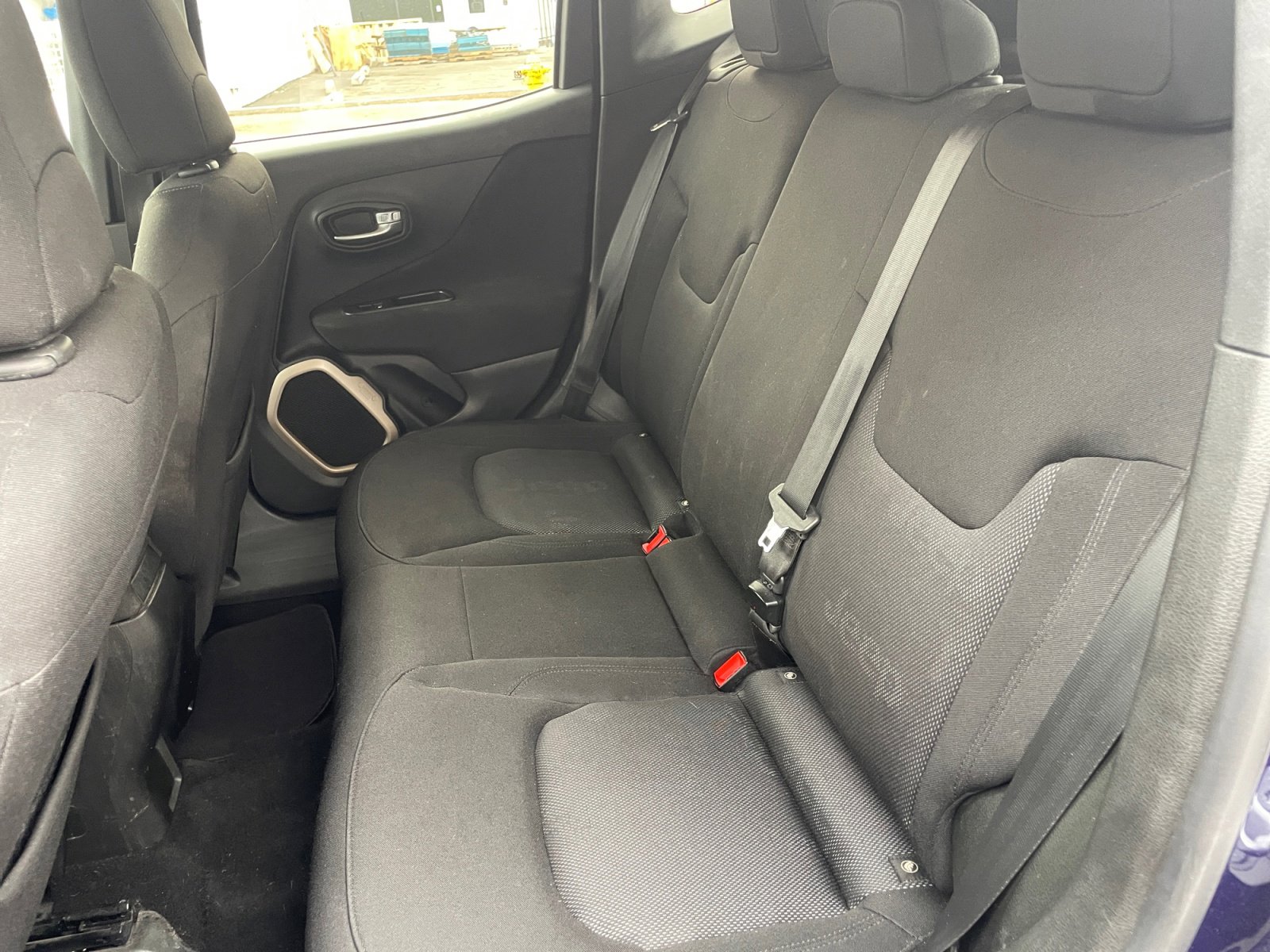 Used 2017 Jeep Renegade Latitude FWD image 26