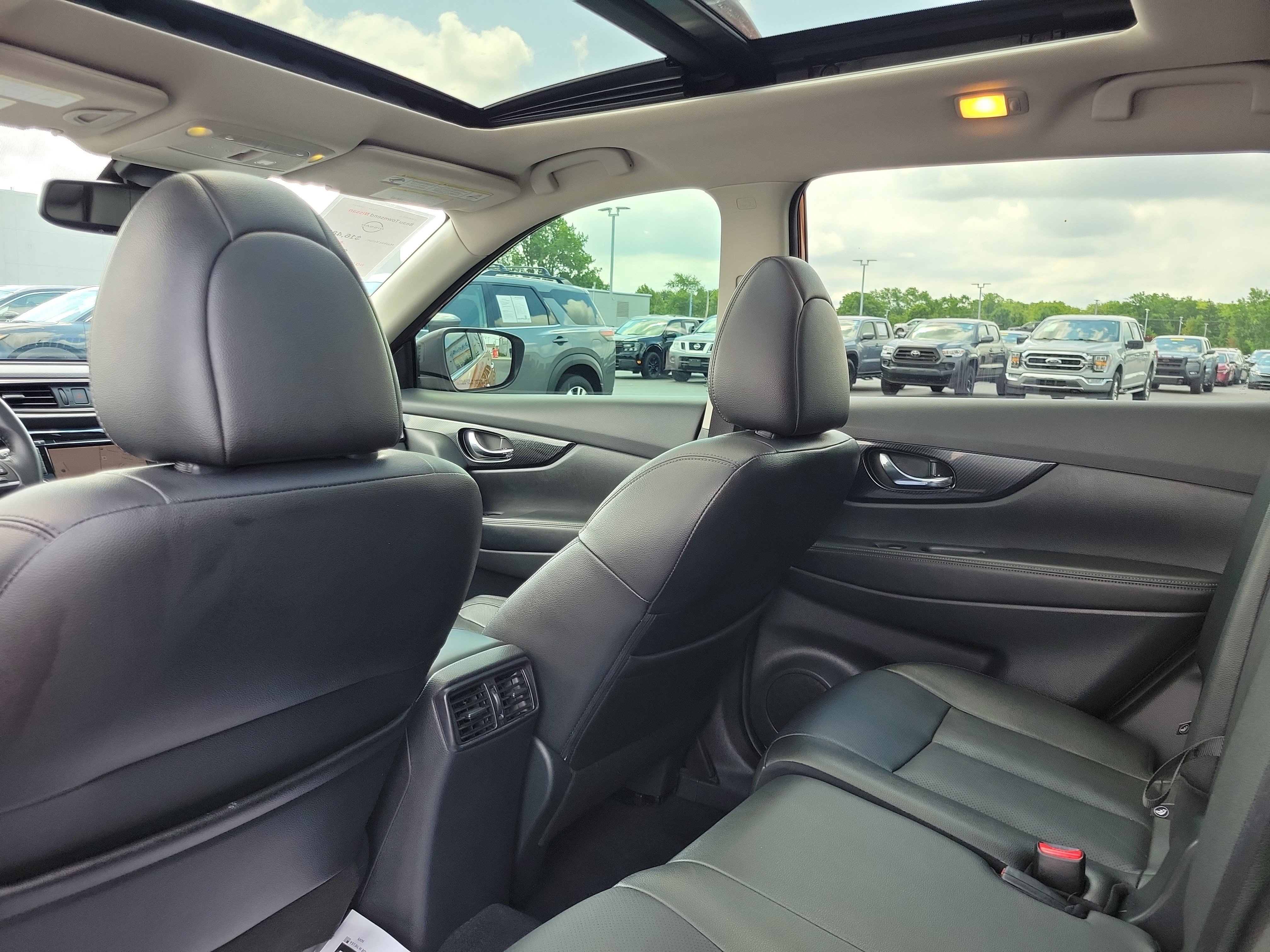 Used 2018 Nissan Rogue SL w/ Premium Package AWD/4WD image 14