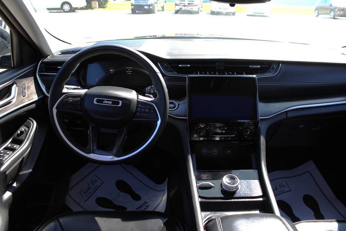 Used 2023 Jeep Grand Cherokee L Limited AWD/4WD image 11
