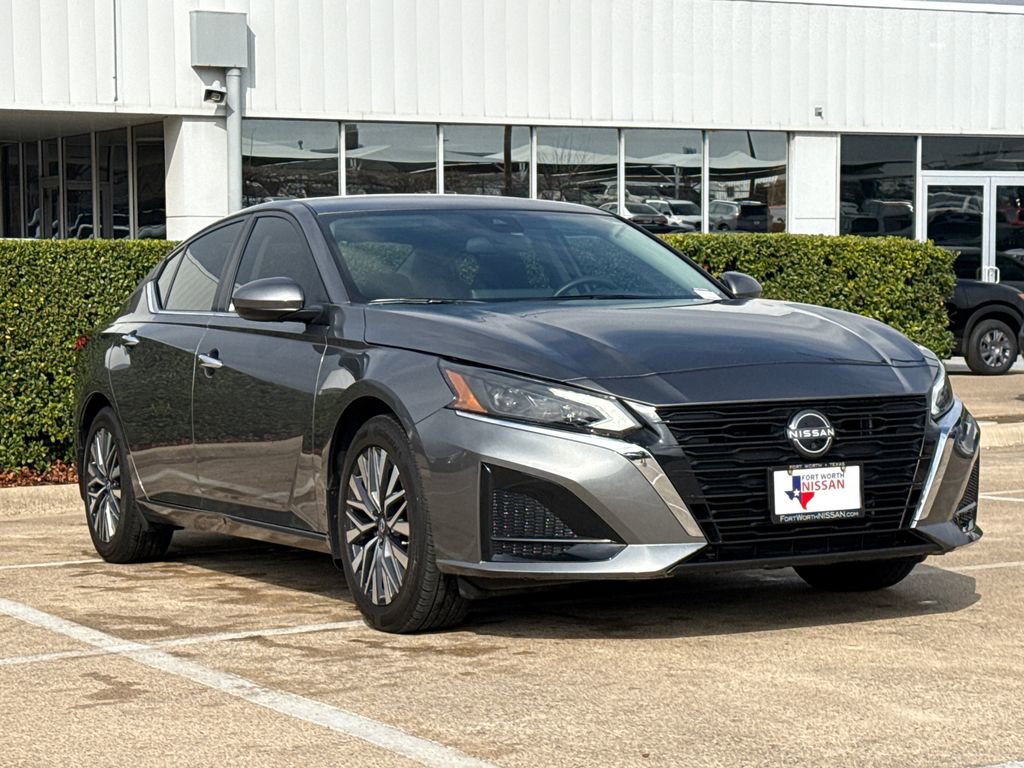 Used 2024 Nissan Altima 2.5 SV w/ SV Premium Package image 2